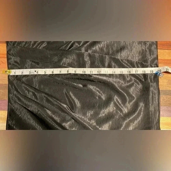 Banana Republic BR Monogram Silky Black Skirt, size 14 - Picture 10 of 10